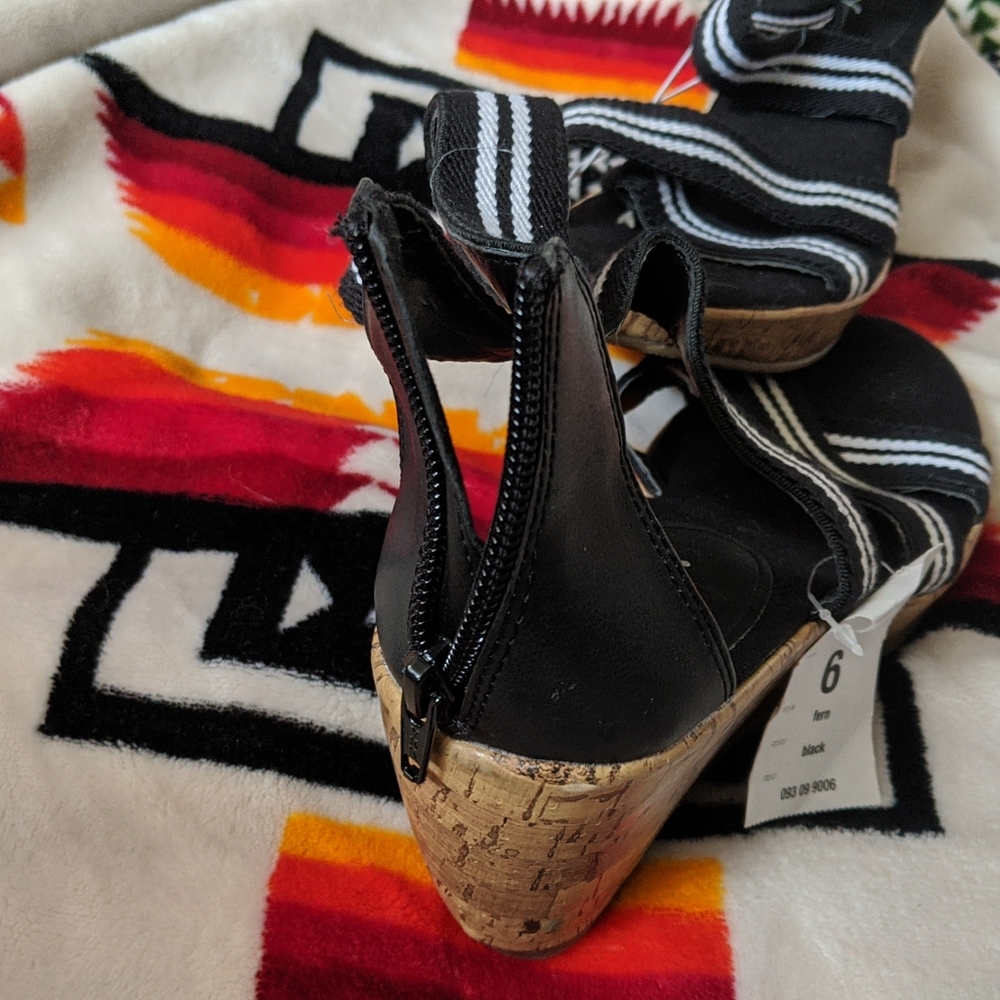 Sandals - Picture 3 of 4